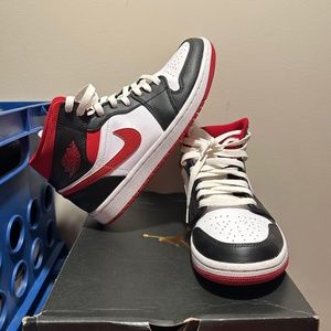 Jordan 1 mid se